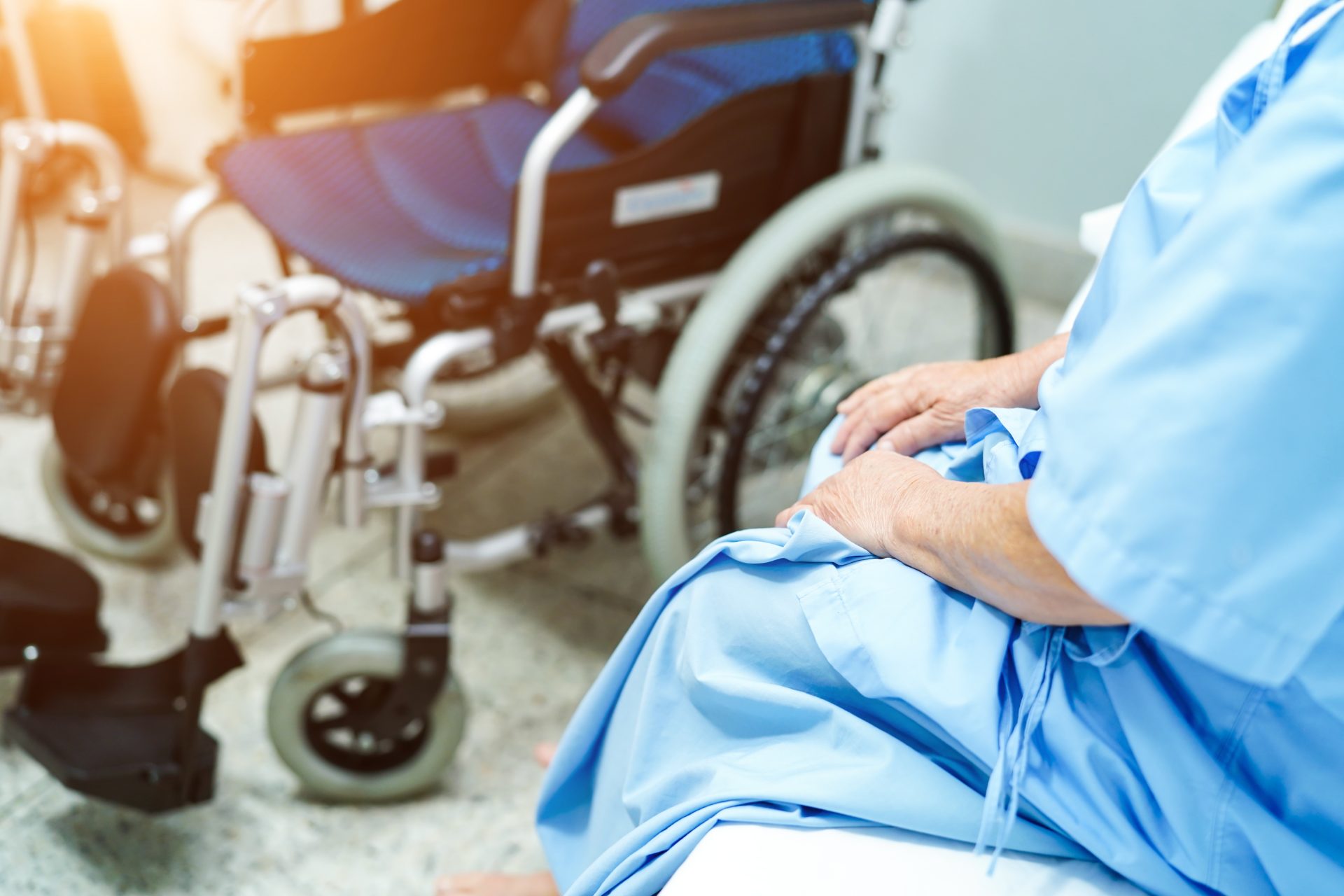 Фото больнице палате инвалидная коляска