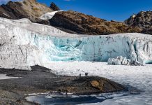 The Pastoruri Glacier, the worlds largest tropical glacier, in the Cordillera Blanca near Huaraz, Peru