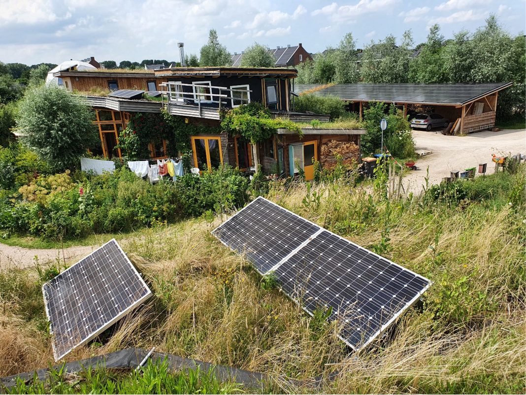 Figure: Aardehuizen house and EV-charging garage