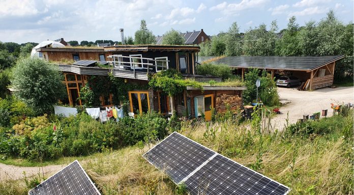 Figure: Aardehuizen house and EV-charging garage